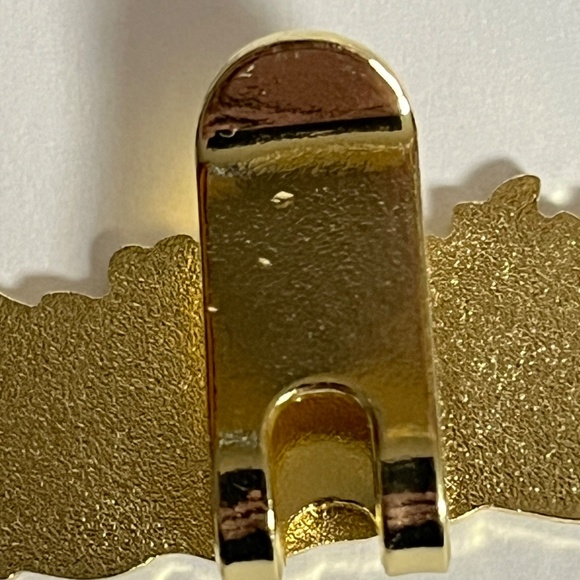 New Era Blip Hat Pin Pins Hats Bag Fitted Brim Clip Spell Out Gold Streetwear - Picture 7 of 9